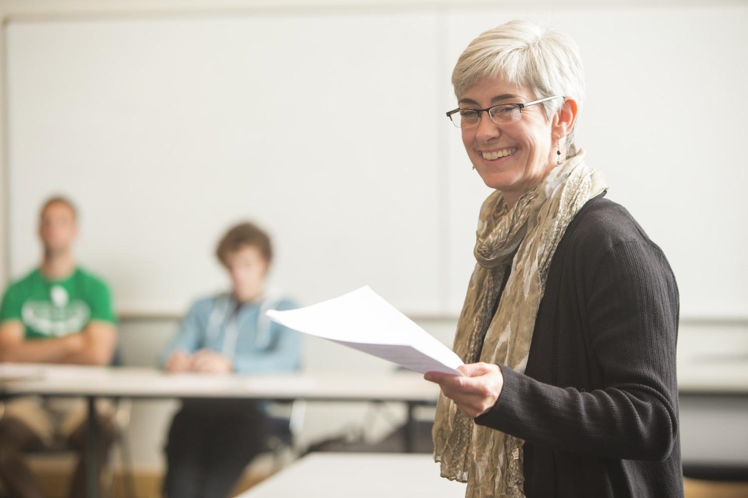 Prof. Leslie Cameron leads an Introduction to Psychology class.