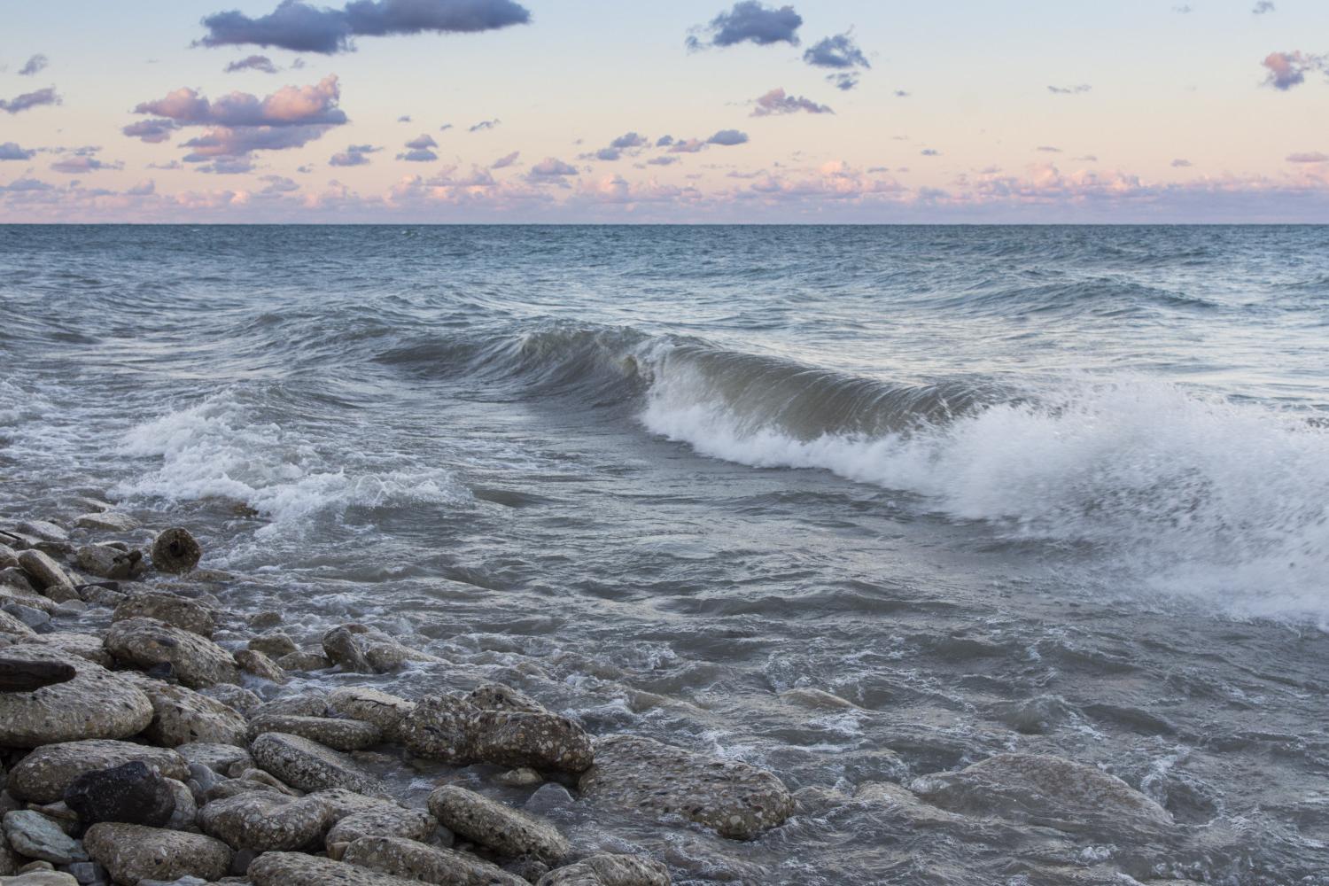 The sun rises over Lake Michigan on the <a href='http://kugywh.taxidalat24h.net'>全球十大赌钱排行app</a> campus.